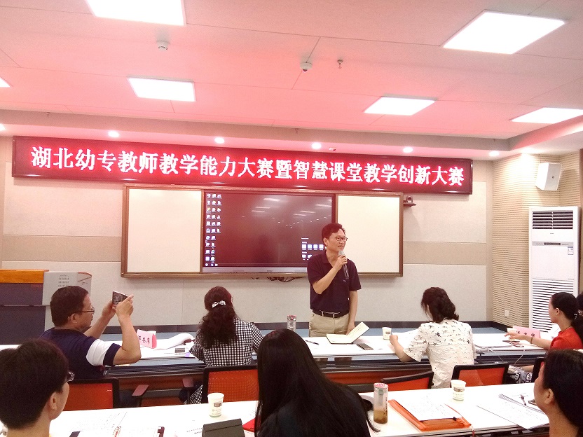 贺校长.jpg 贺校长.jpg