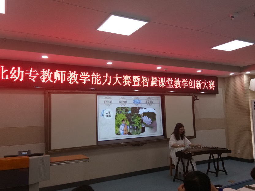 周玲.jpg 周玲.jpg